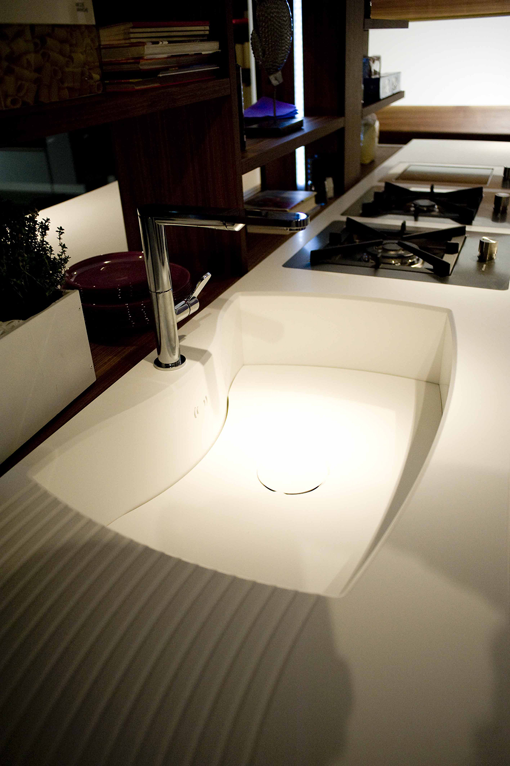 hi-macs white curved sink with lots of drainer grooves kitchen - DFMK